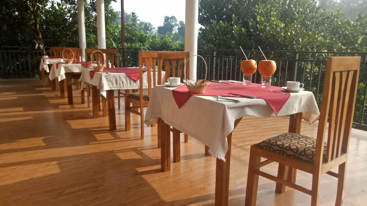 Hotel Kandy Grand Hill 3*,